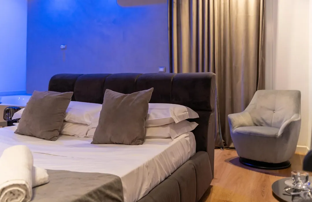 Four Luxury Suite-1